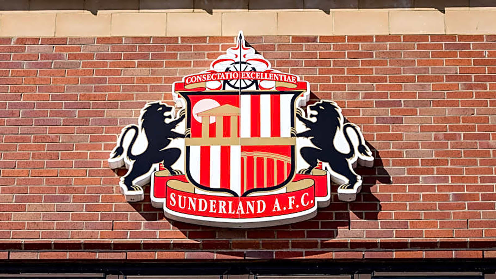 Sunderland in Race with Premier League Sides for €15m Left-Back