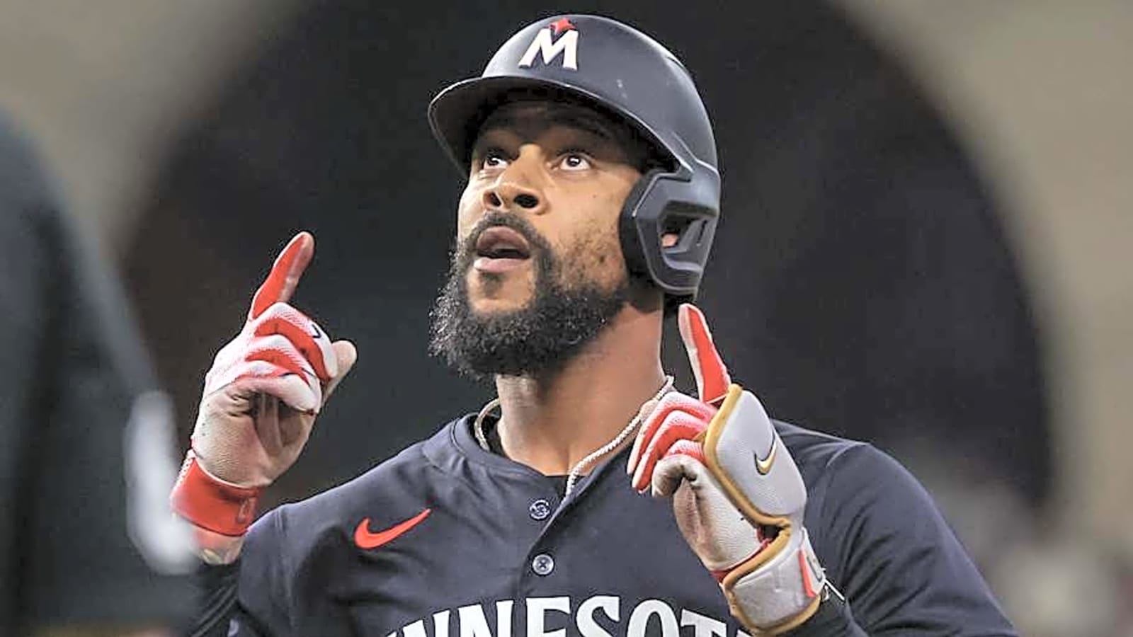Byron Buxton leaves Twins&#39; game Saturday after being hit by pitch