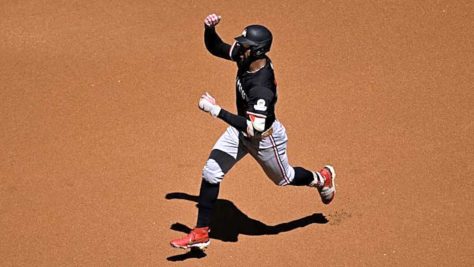 Royals Urged To Trade For $100 Million 2-Time All-Star Rival Outfielder