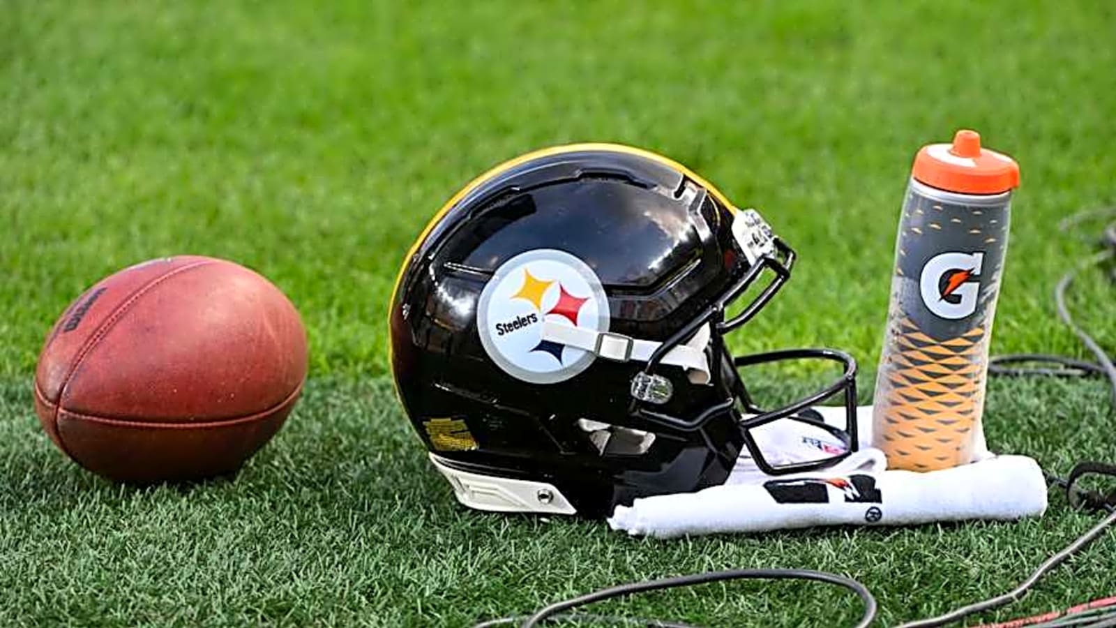 Jets-Steelers Mock Trade Sends Key Starter To Pittsburgh
