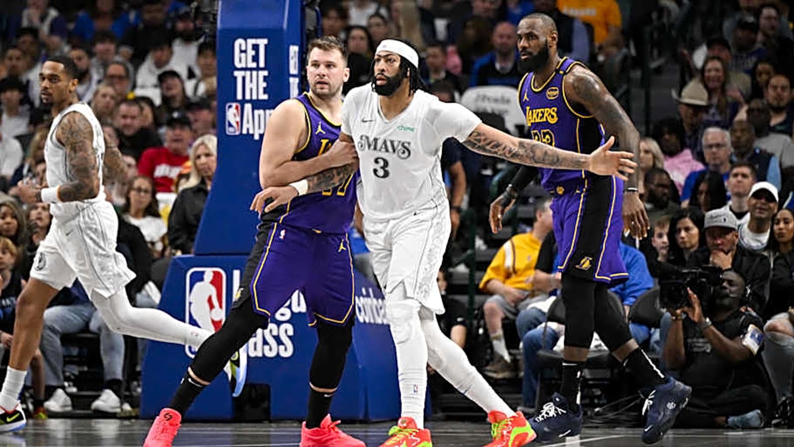 Lakers Notes: Massive LeBron James Trade Update, Bradley Beal Latest, Anthony Davis Surgery
