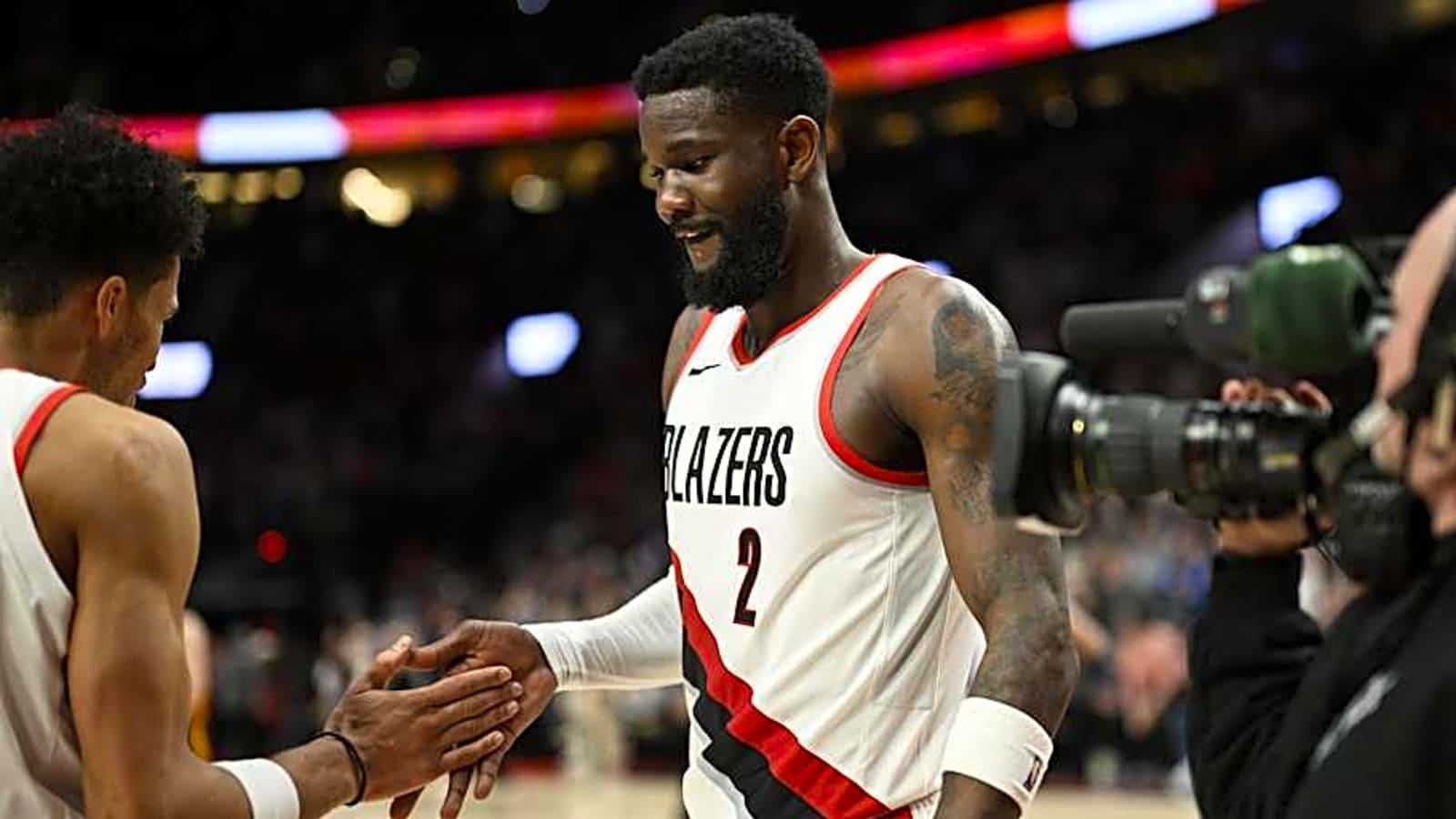  LeBron James Hasn&#39;t Reached Out to Deandre Ayton, But Luka Doncic Has