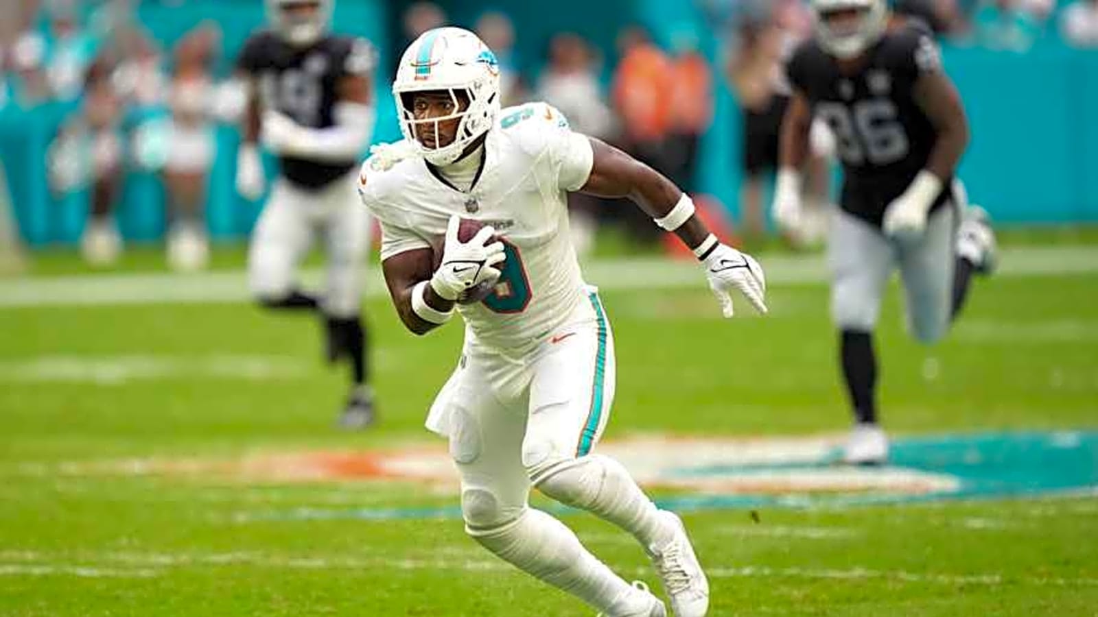 Steelers Reveal Jonnu Smith Jersey Number