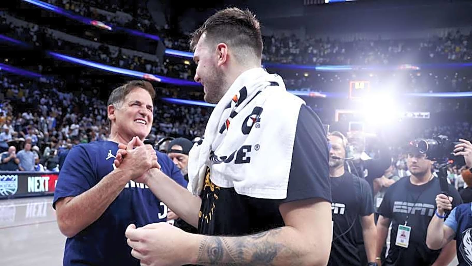  NBA Analyst Suggests Luka Doncic&#39;s Close Ties to Mark Cuban Hurt His Conditioning