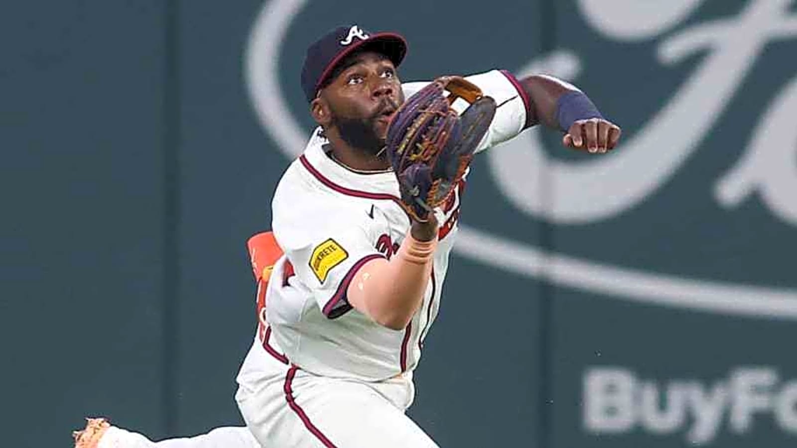 Harris Does It All for Braves at the Plate, With His Glove