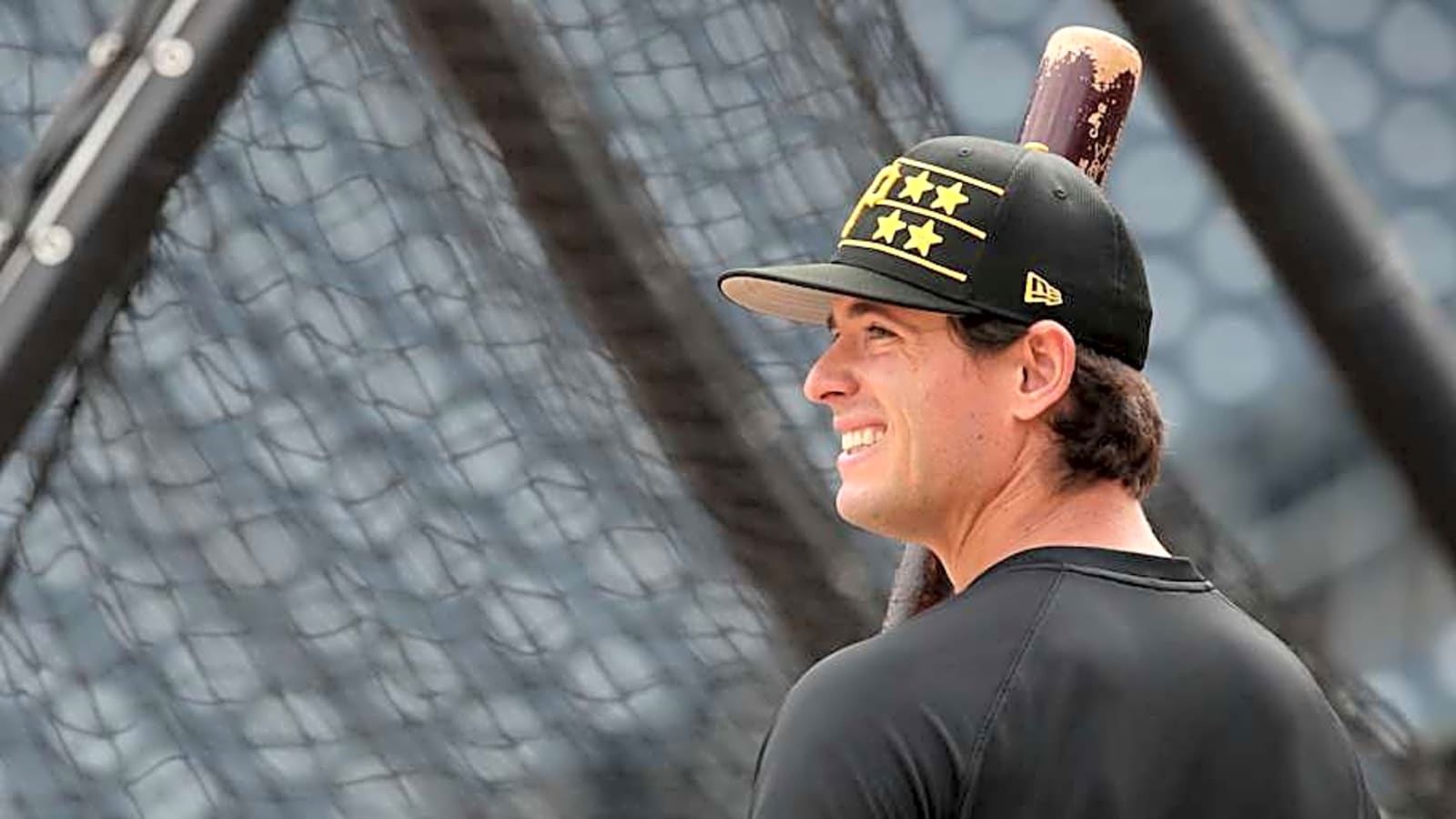 Pirates Utility Man Elects Free Agency