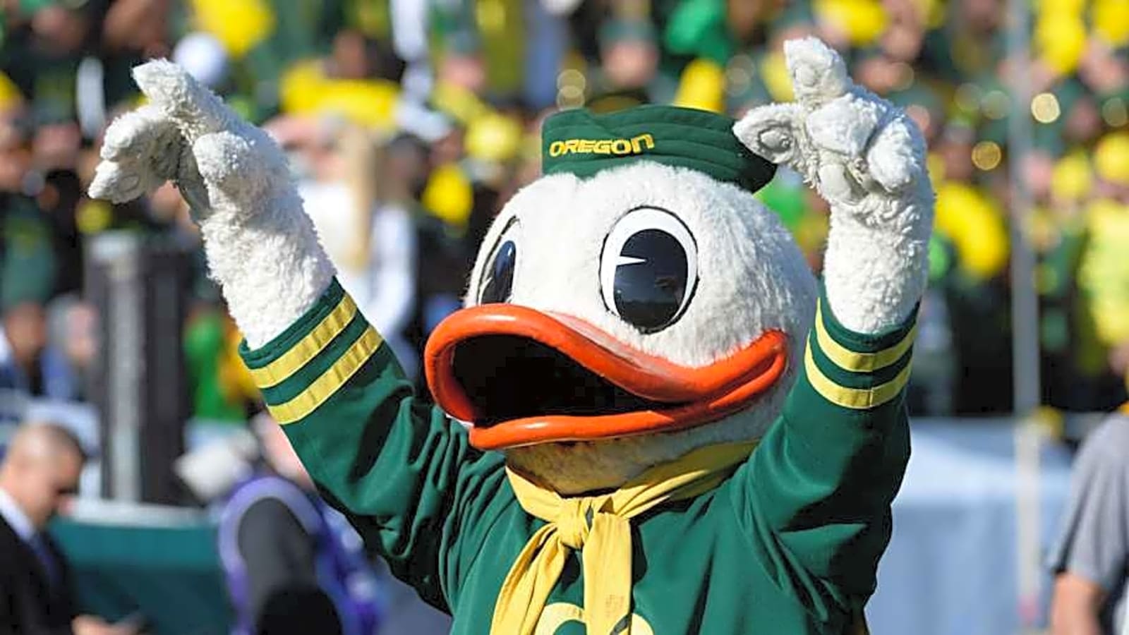 The Oregon Duck Pranks Continue In Australia Trip With Famous Family
