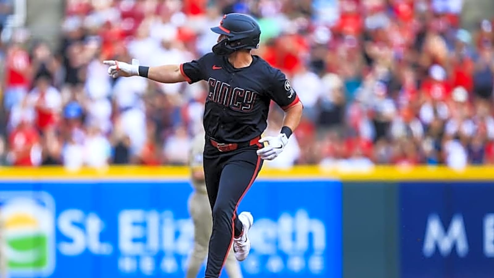 Reds Spencer Steer Reflects on Career Night and Gives an Update On His Golf Game