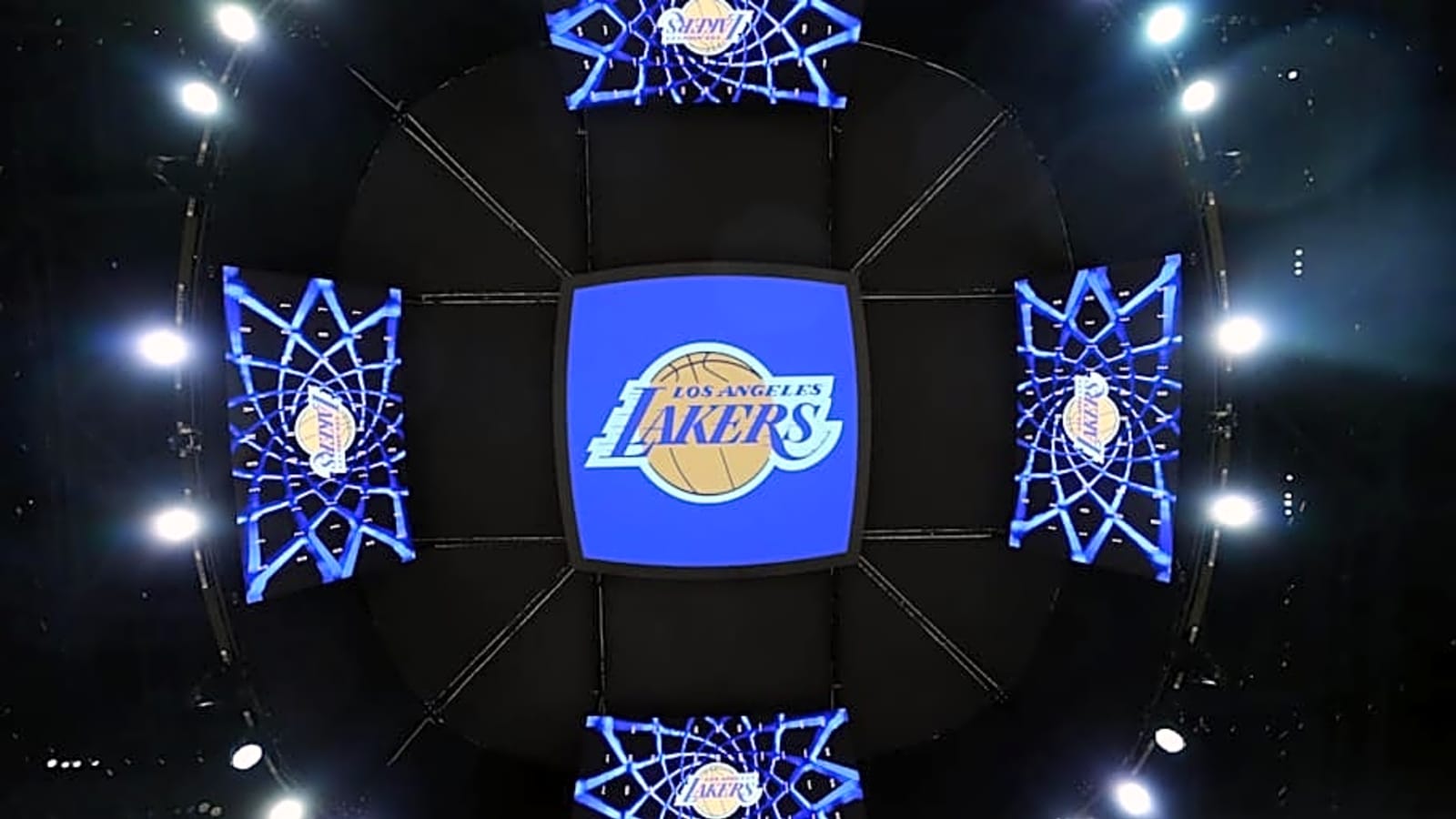 Lakers Could Land Unexpected Center on Trade Market