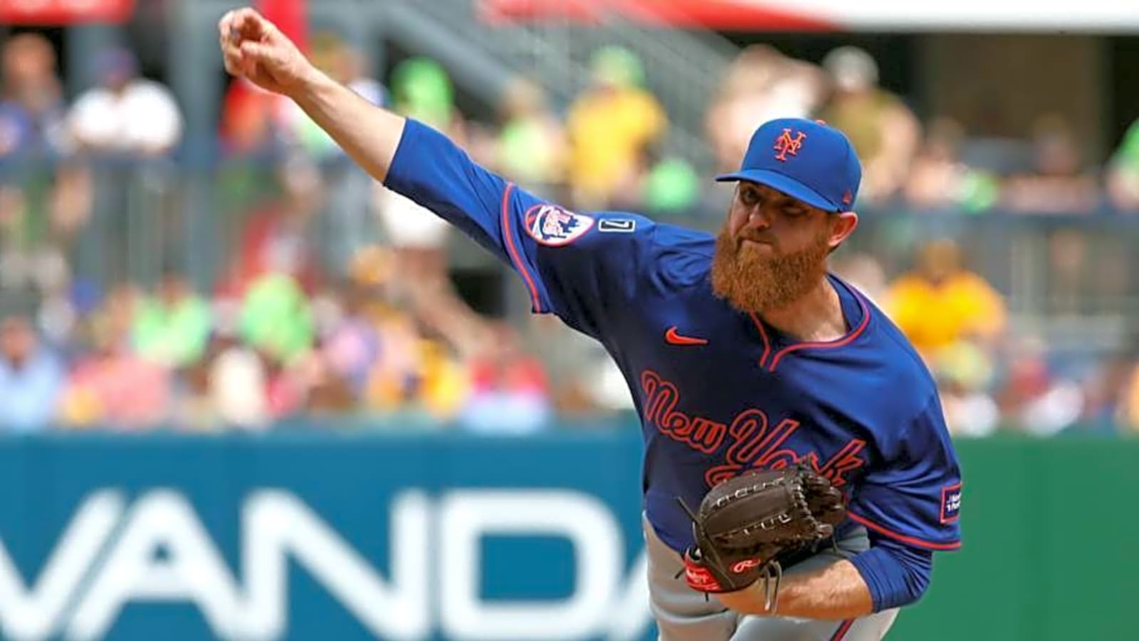 Yankees Sign Former Mets Pitcher