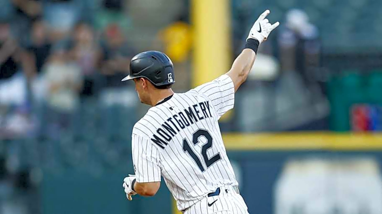 Torpedo Bat Helps Spark Colson Montgomery&#39;s Hot Streak With Chicago White Sox