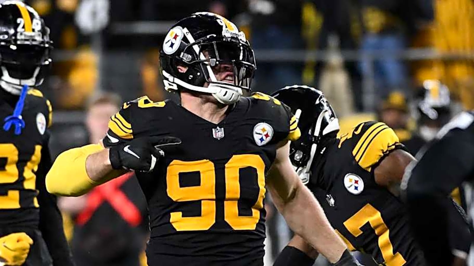Seahawks should now have 2 superstar pass rushers on their trade radar