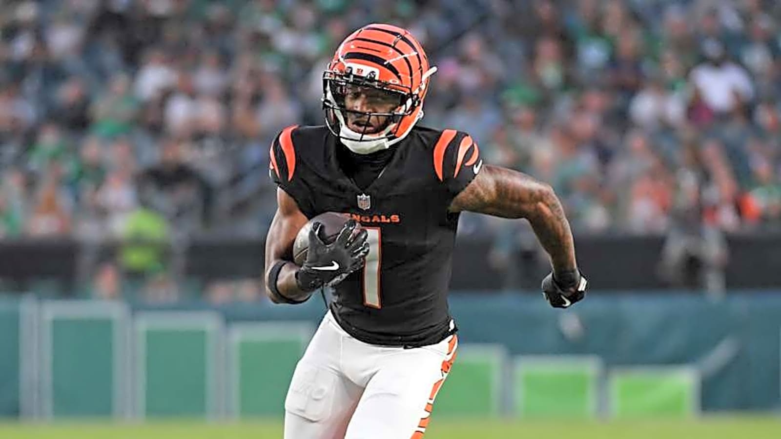 NFL&#39;s Top Defender Ready to Match Up With Ja&#39;Marr Chase Again During 2025 Season