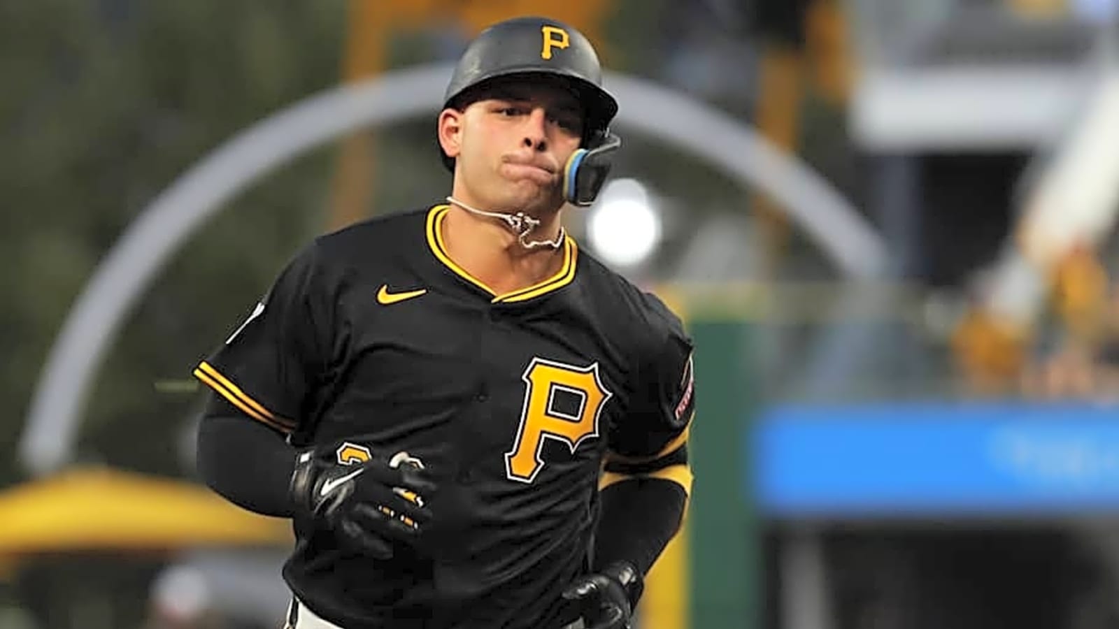 Pirates Bring Back Utility Player Before Giants Game