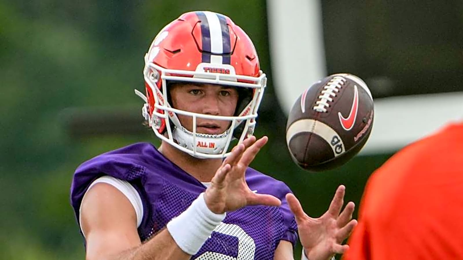 Clemson Tigers Place 2 on Walter Camp Player of the Year Watch List