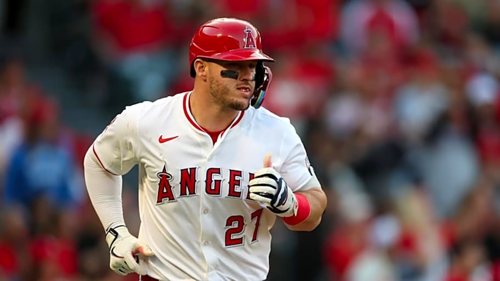 Angels Notes: Unfortunate Injury Update on Infielder, Trade Deadline Projection, Mike Trout Changes Routine