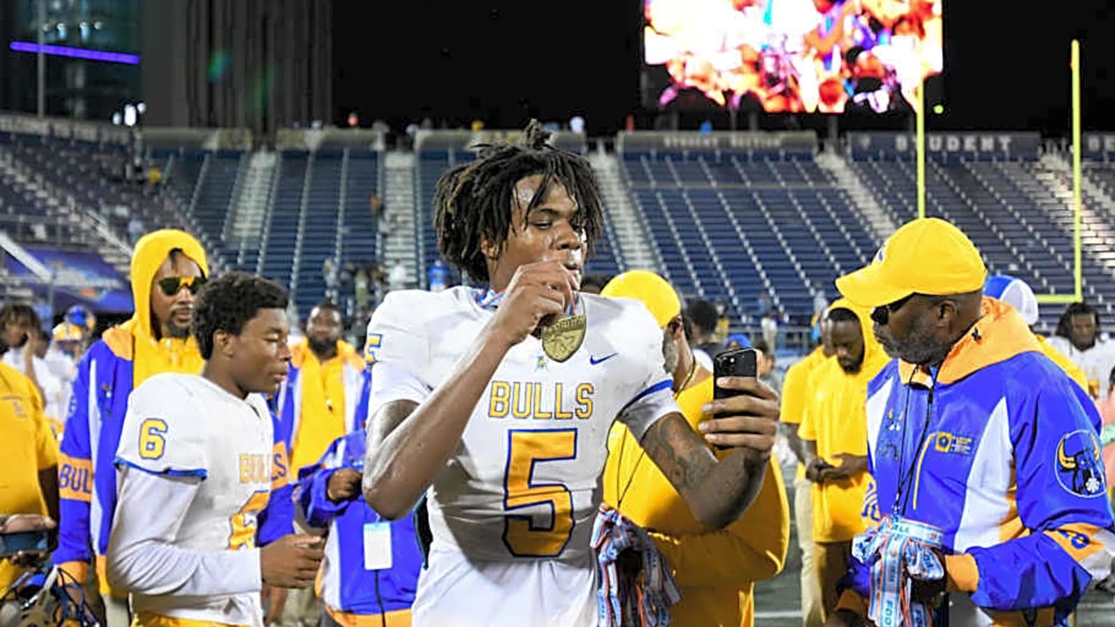 Oregon Ducks Falling Behind In Race For Five-Star Recruit Calvin Russell?