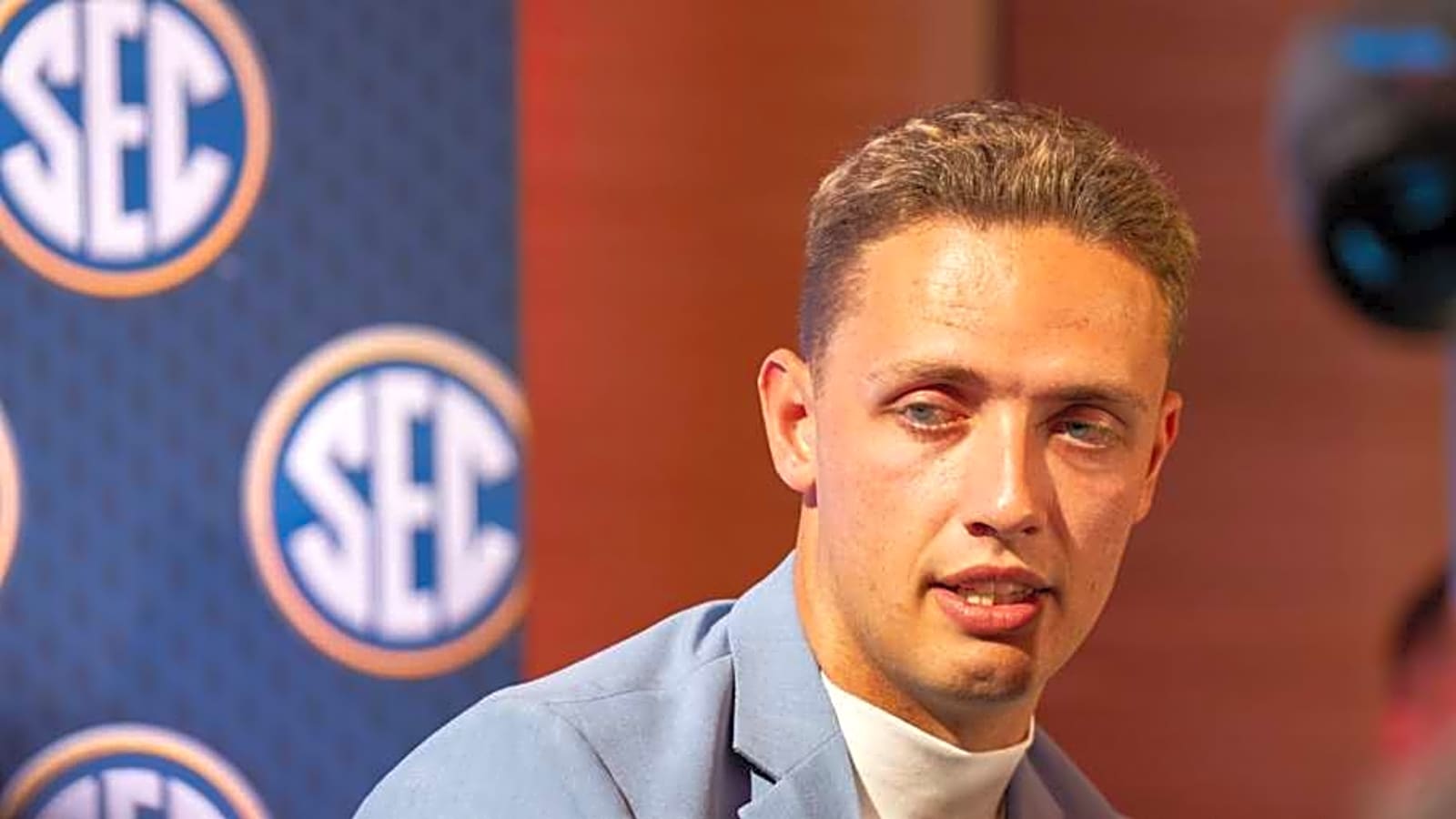 Top college football QB could make $6 million this season after controversial transfer
