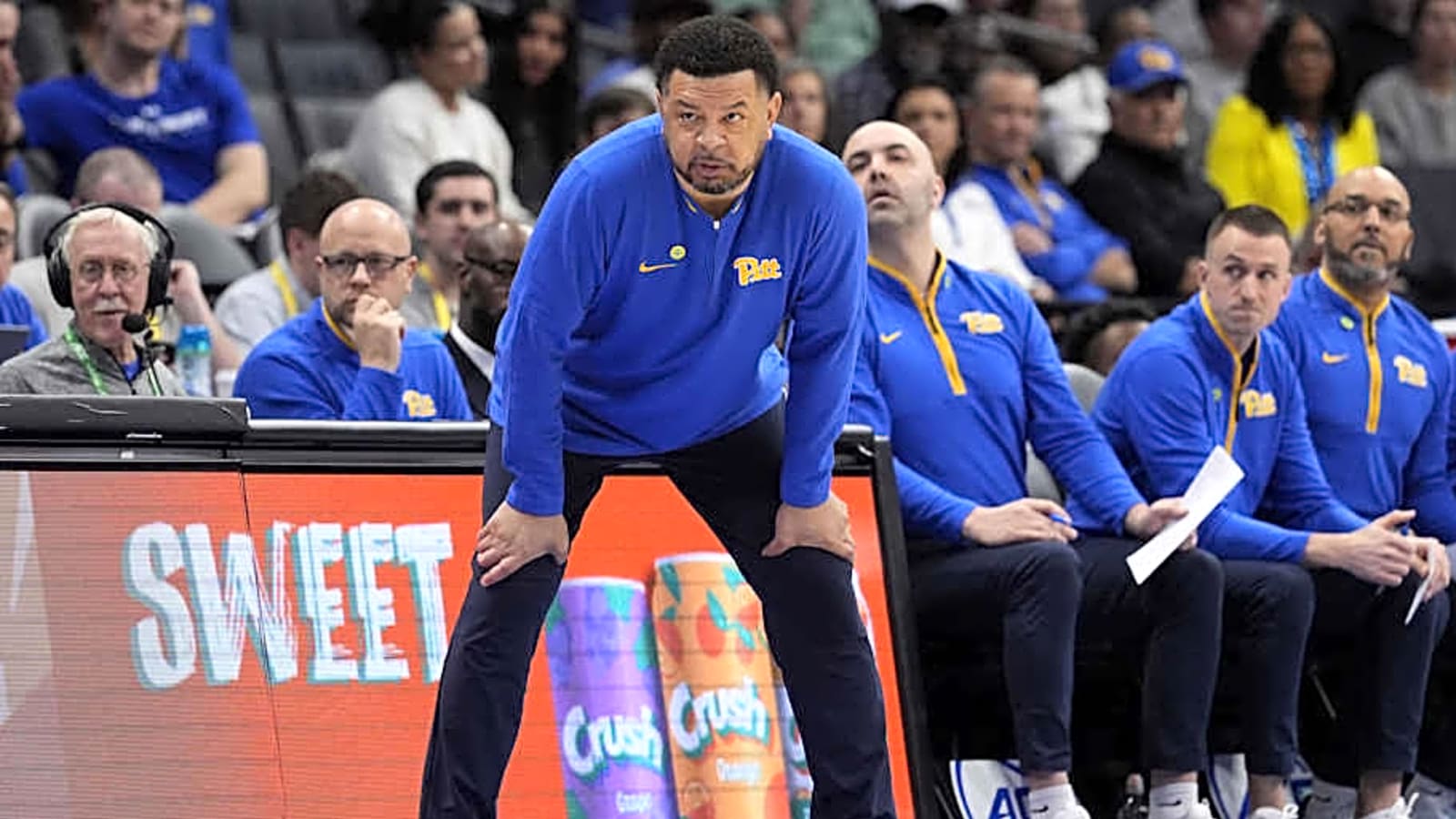 Pitt Basketball Lands 7-Foot Canadian Center