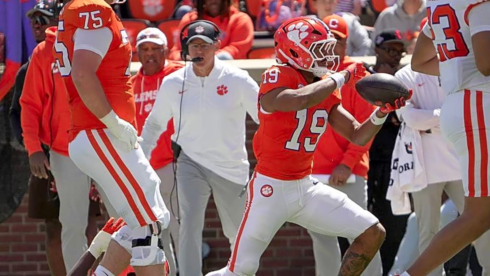 Clemson Freshman Receiver Praised Ahead of Opening Season