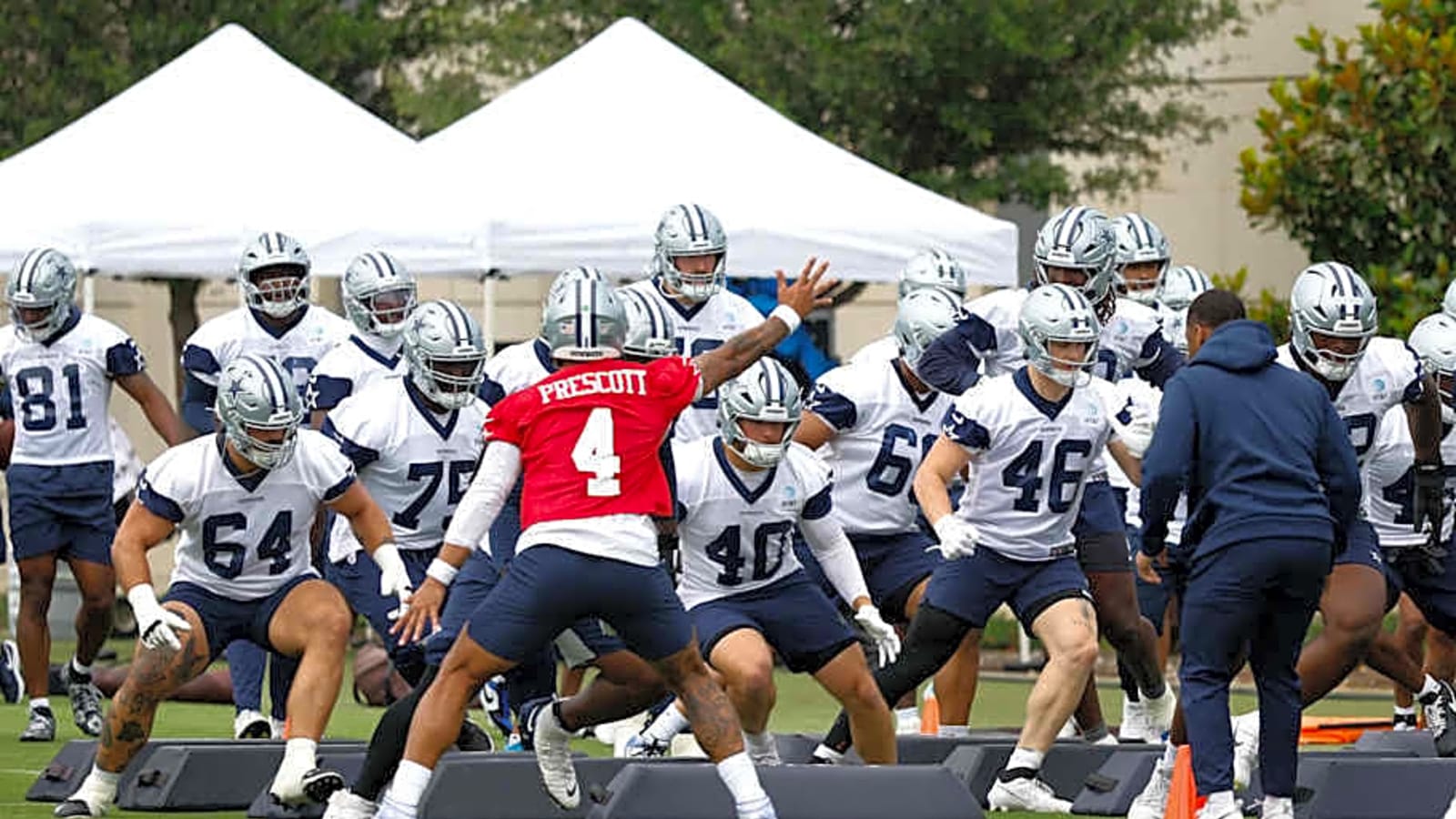 When do Dallas Cowboys fly to Oxnard for 2025 training camp?