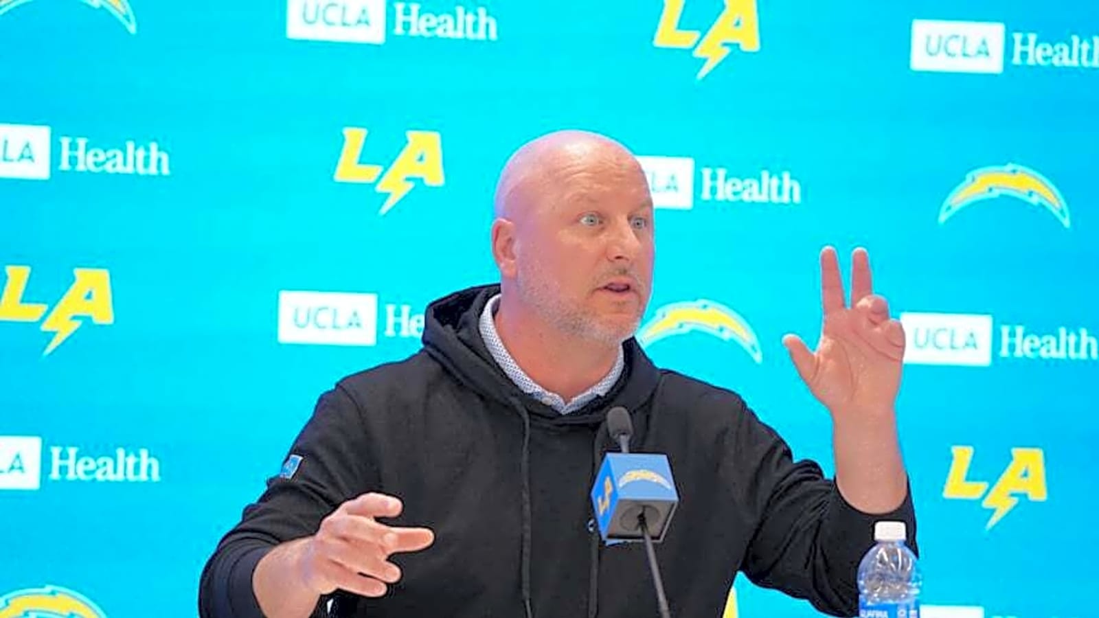 Chargers’ blockbuster first-round trade with Eagles fell apart, per report