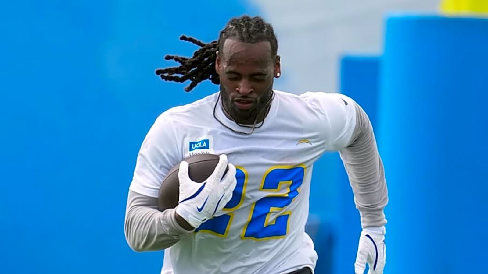 Chargers RB Najee Harris injured in fireworks accident, agent confirms