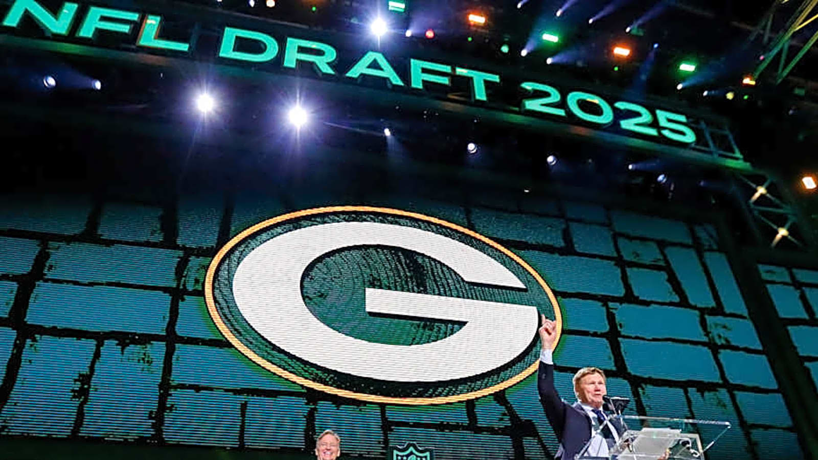 Key Picks Before Packers Go on the Clock in Day 2 of NFL Draft