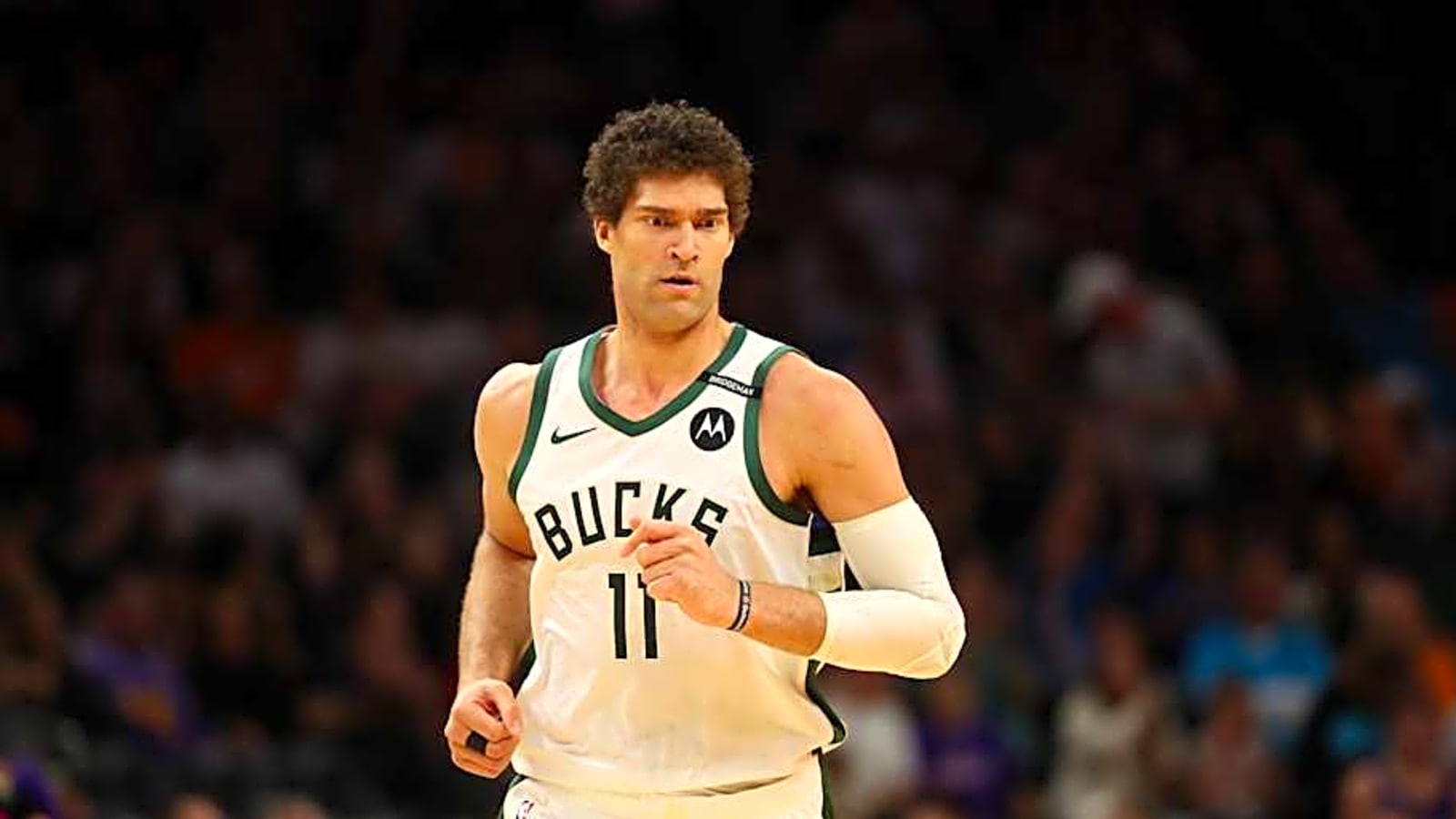 NBA Insider Doubles Down on Lakers&#39; Interest in Brook Lopez