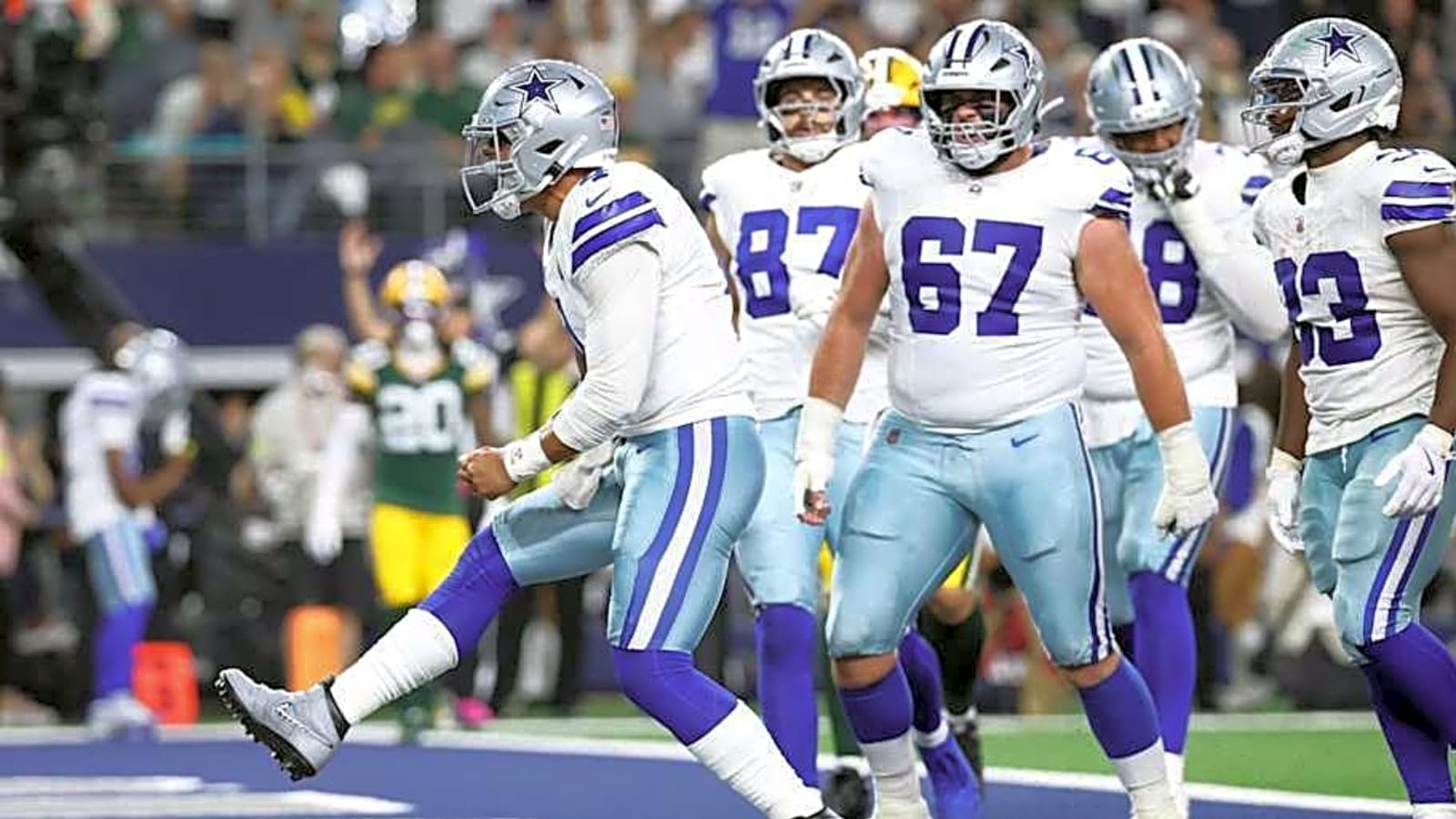 Cowboys first-year OC heaps praise on QB Dak Prescott as team&#39;s defense struggles