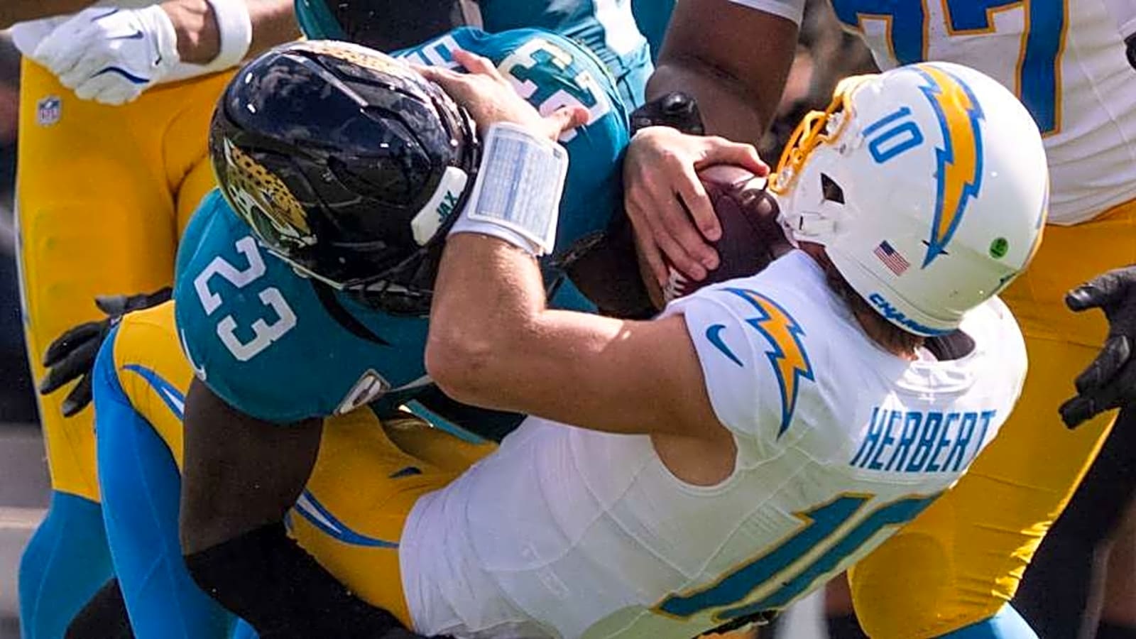 Chargers trade deadline acquisition benched in Week 11 loss