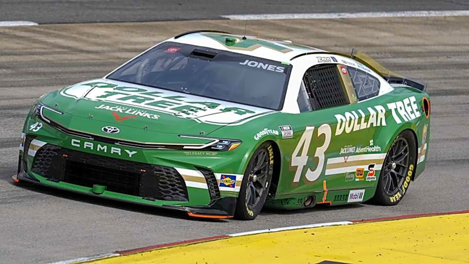 Dollar Tree Extends Sponsorship with LEGACY MOTOR CLUB Through 2028