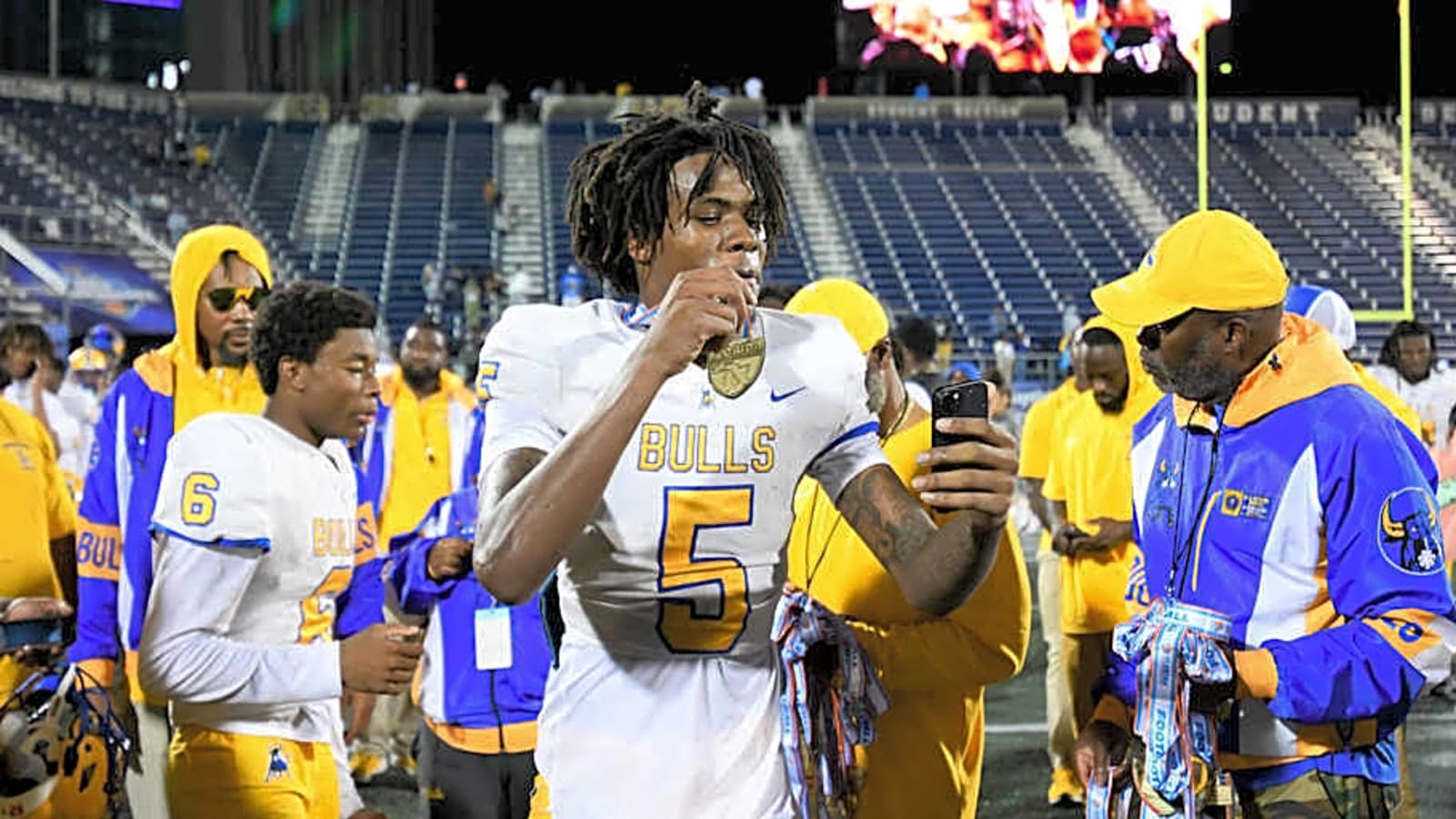 Oregon Ducks To Land 5-Star Receiver Recruit Calvin Russell Over Miami, Michigan, LSU?