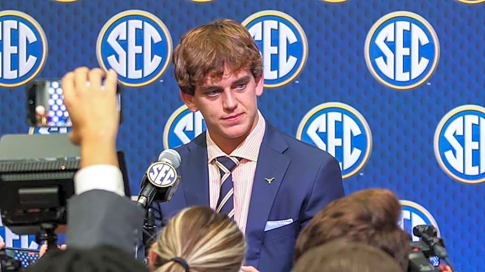 Texas Longhorns Arch Manning Impressed with Ole Miss Football, Austin Simmons