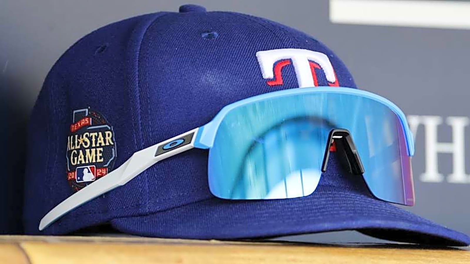 Texas Rangers to Sign Struggling Mariners Slugger to Minor League Deal