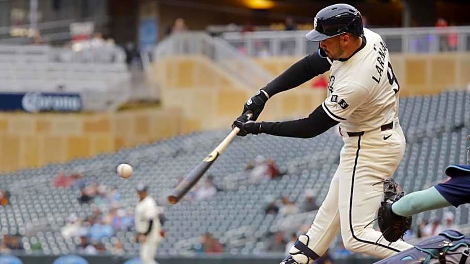 After long rain delay, Twins&#39; bats break out in bludgeoning of Mariners