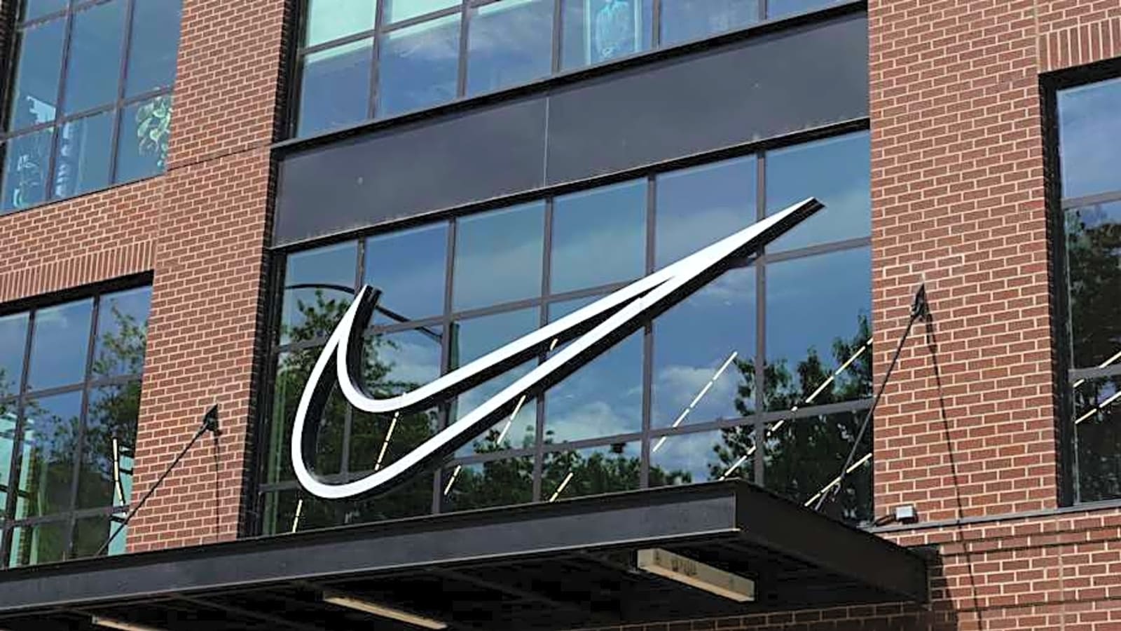 14-year-old world record holder signs NIL partnership with Nike