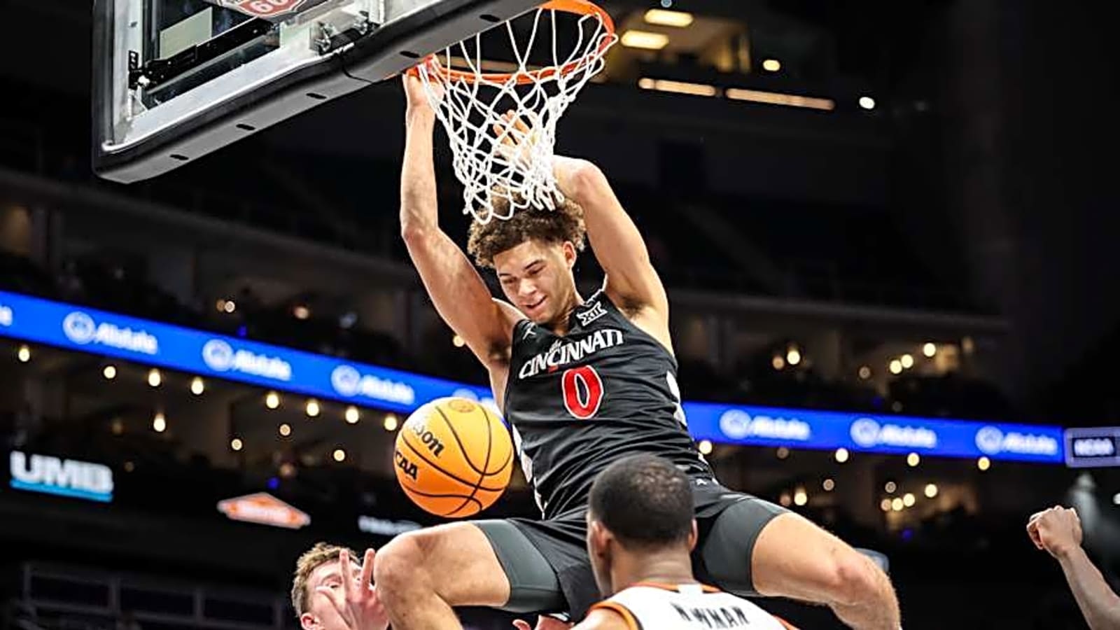 Former Cincinnati Wing Dan Skillings Jr. Commits to Baylor