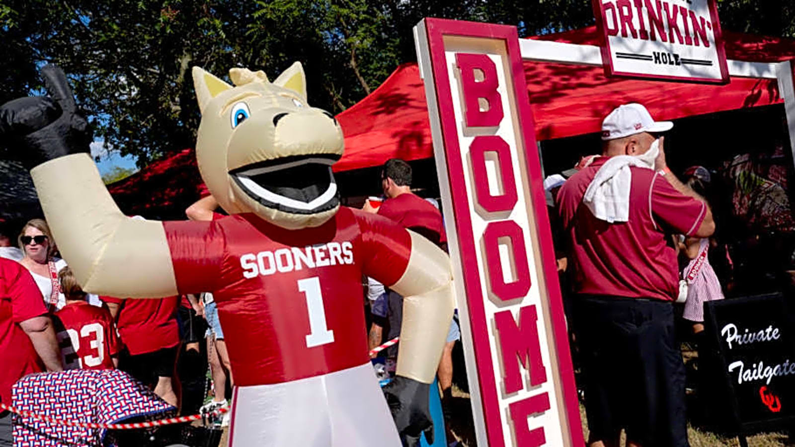 Oklahoma Opens Iconic North Oval for Football Tailgating
