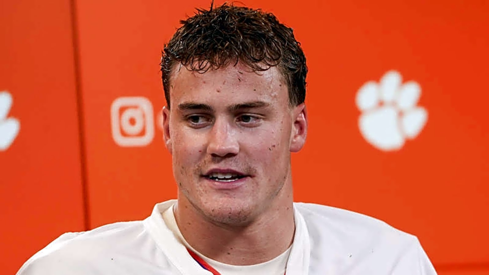 Clemson LB Woodaz Focused on Winning the Moment