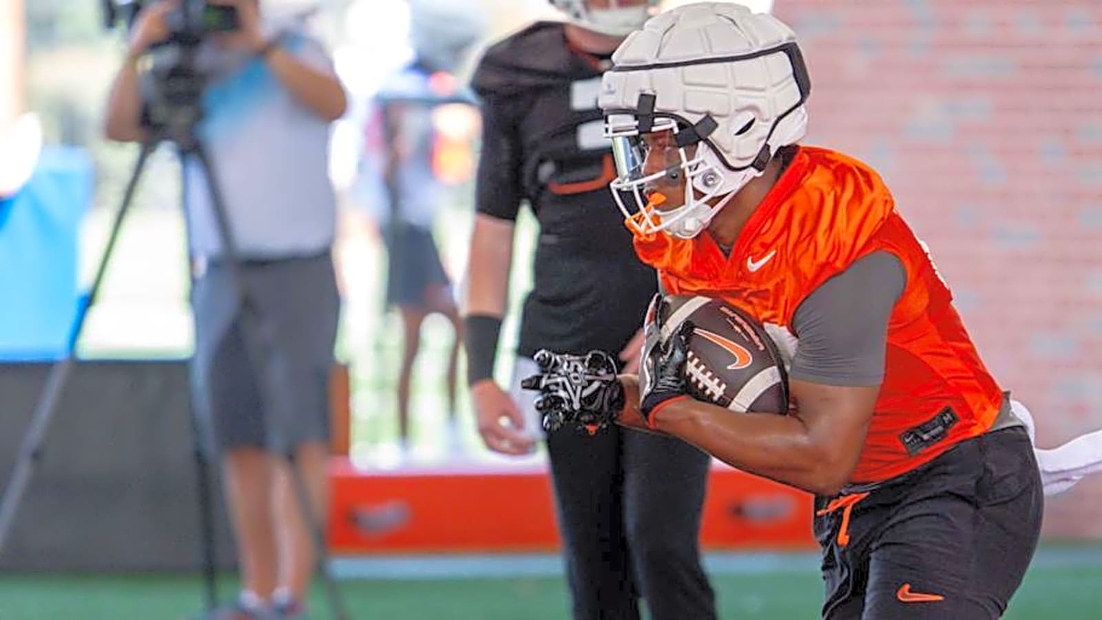 Who Will Lead Oklahoma State&#39;s Loaded Running Back Room this Season?