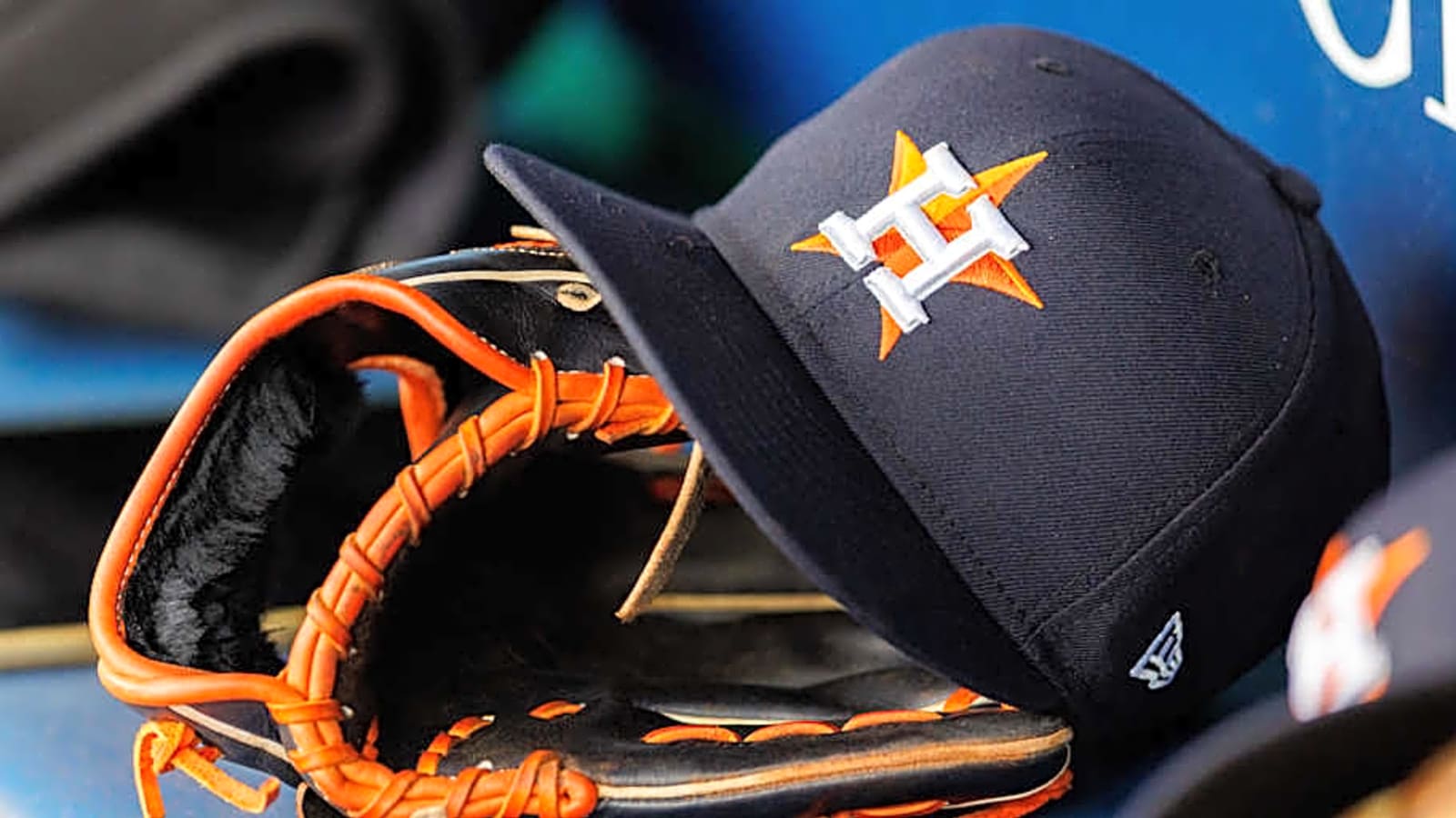Astros Outfielder Gets Injured During Pregame Warm-Ups, Leaves Abruptly