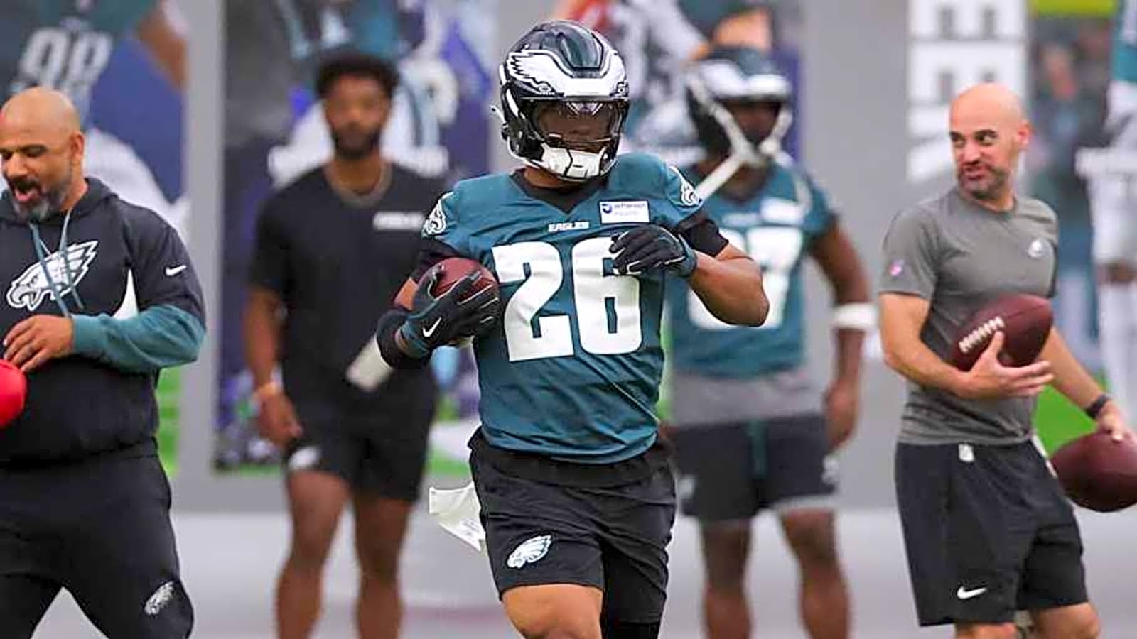 Eagles&#39; new two-headed monster in backfield placed in rankings among the elite