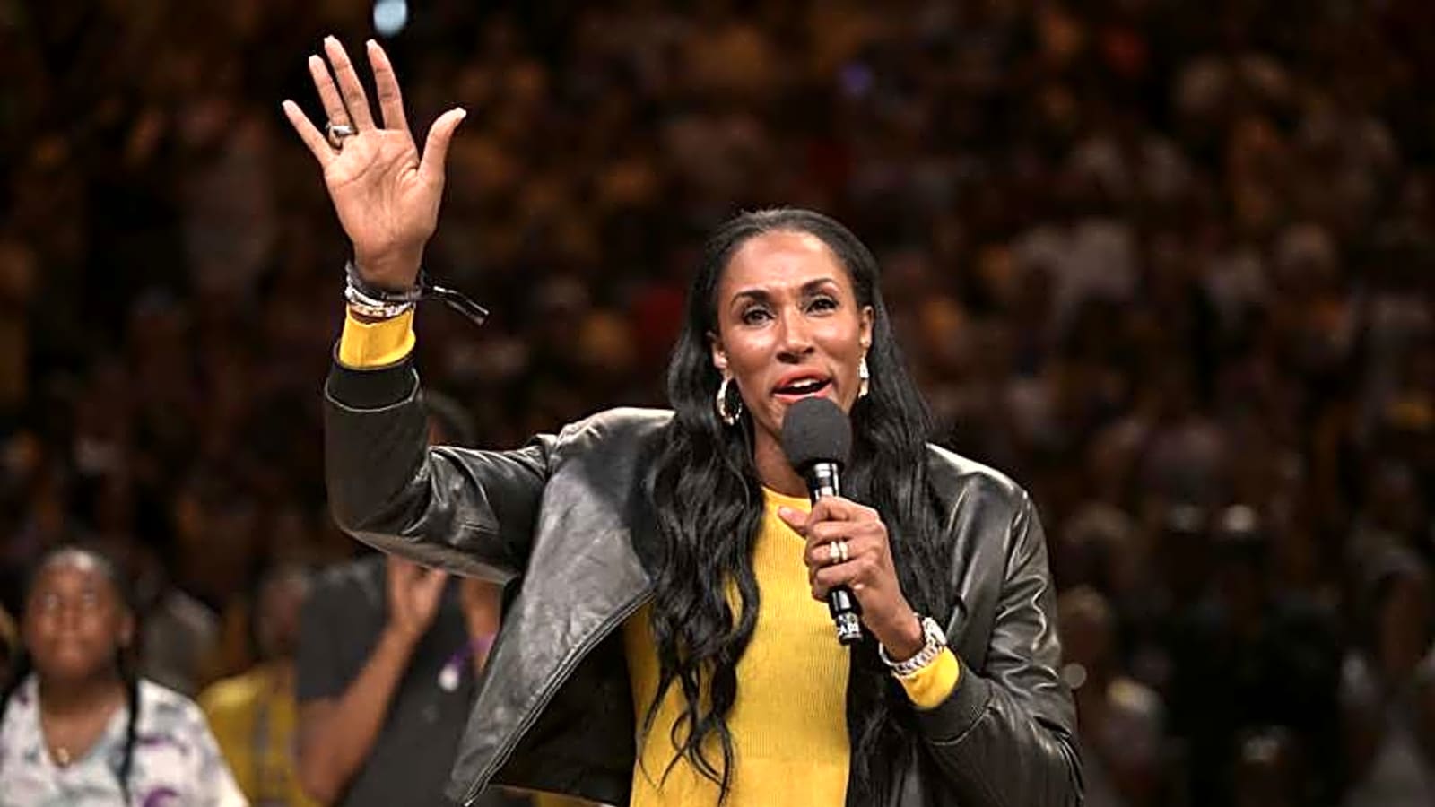 Sparks’ Lisa Leslie Calls Out WNBA Refs to ‘Officiate Better’