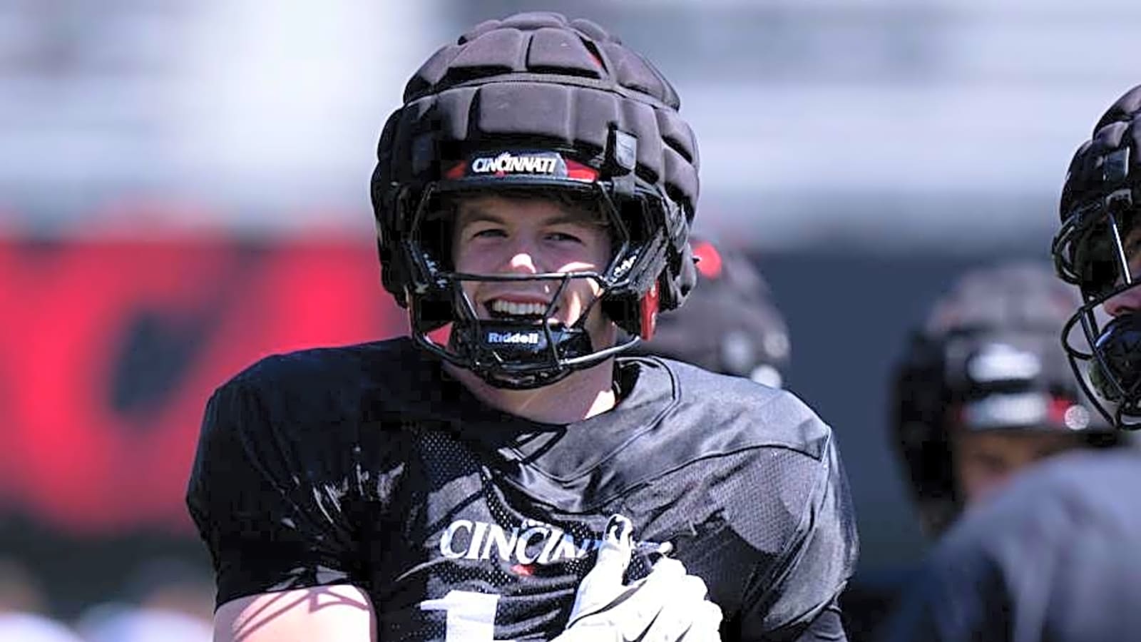 Cincinnati Bearcats Football Star Named National Award Semifinalist