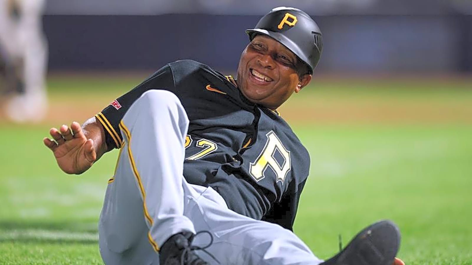 Pirates Third Base Coach Takes Blame on Baserunning Debacle