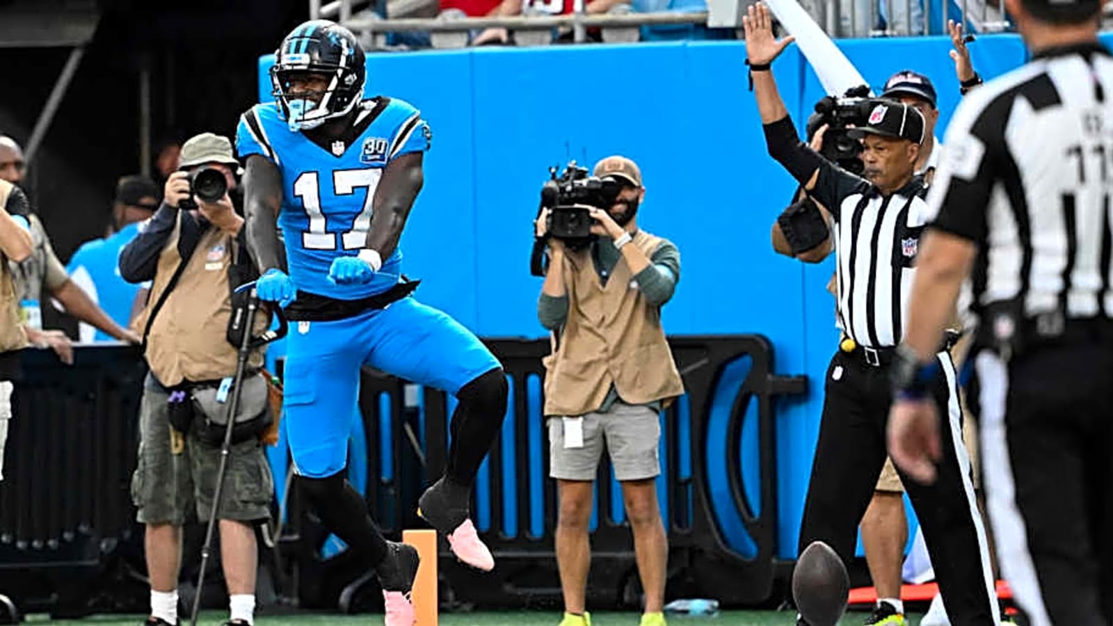 Panthers suffer worrisome injury to wide receiver early in training camp