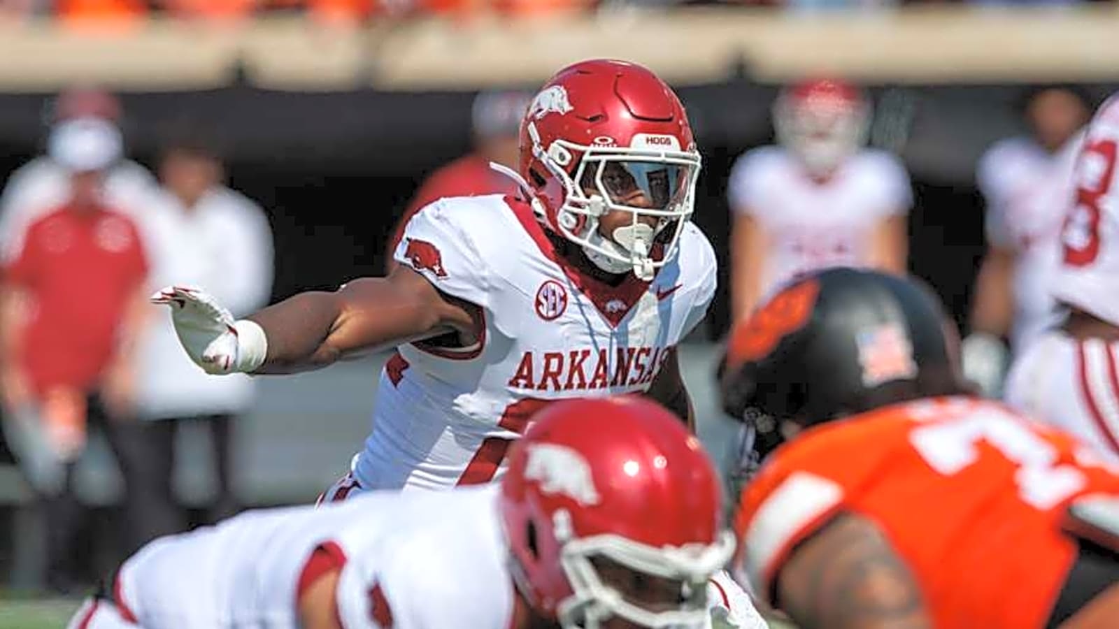 Texas Longhorns LB Brad Spence Praised by Rival QB
