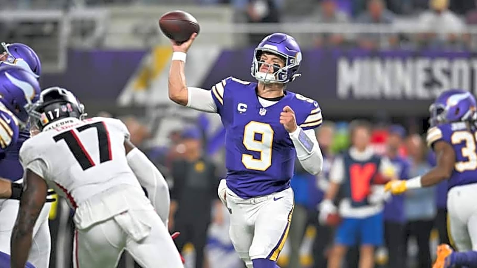 Despite similarities, it&#39;s too soon to compare J.J. McCarthy to Trey Lance