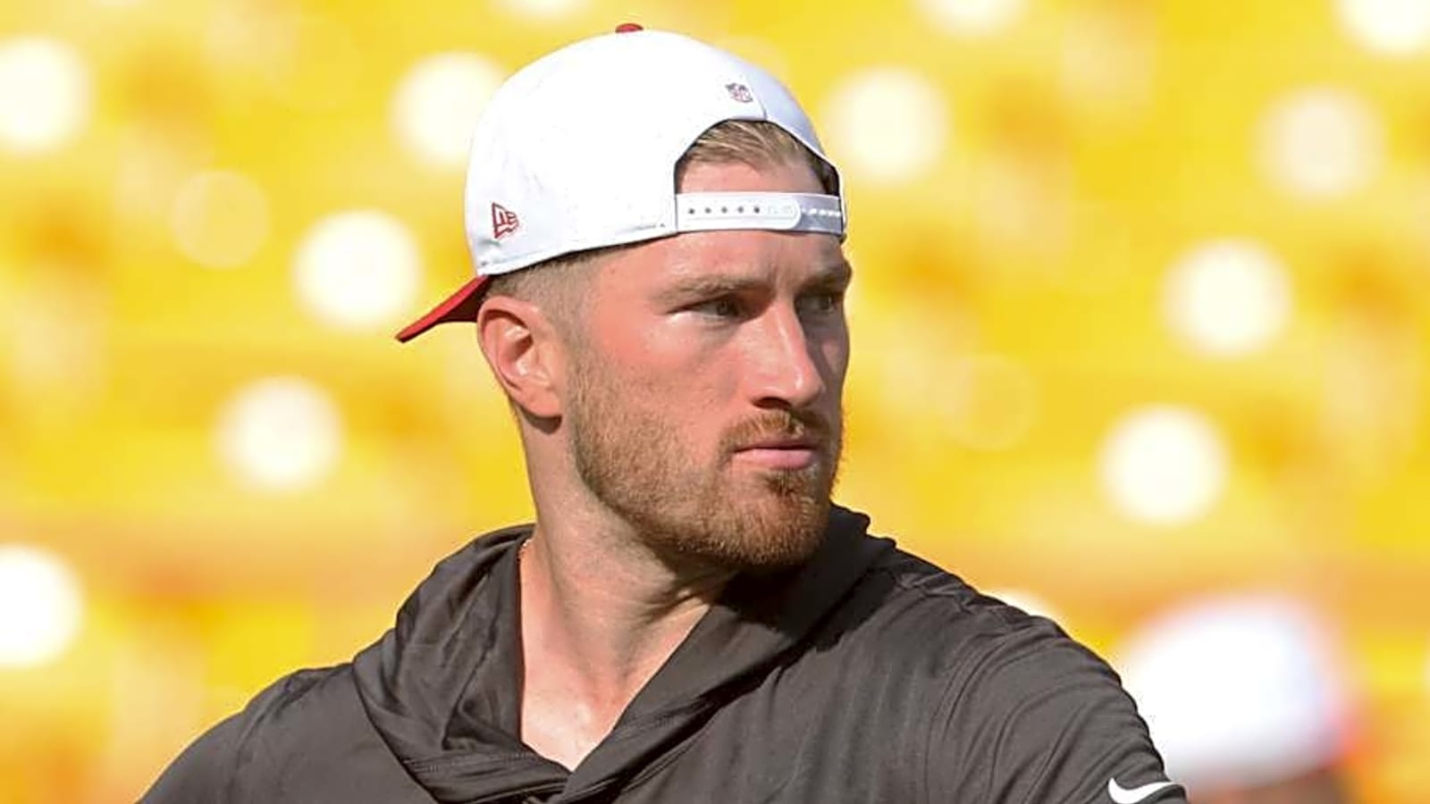 Former Buccaneers quarterback signs with NFC South rival